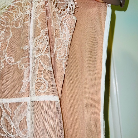Cinq a sept lace nude dress - Picture 3 of 16